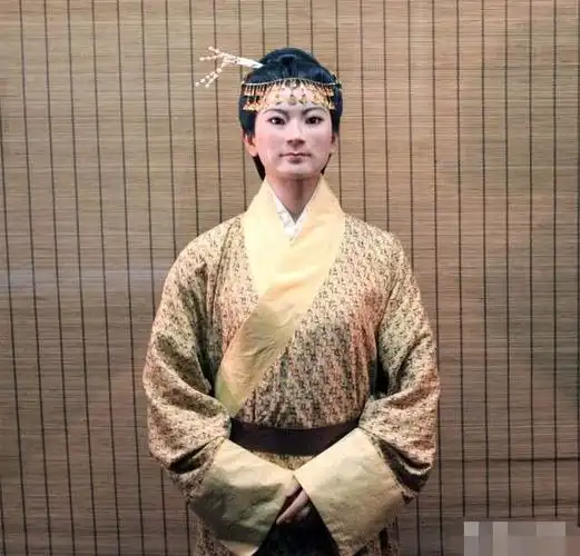辛追夫人古尸出土的照片确实很恐怖为何很多报道都说栩栩如生