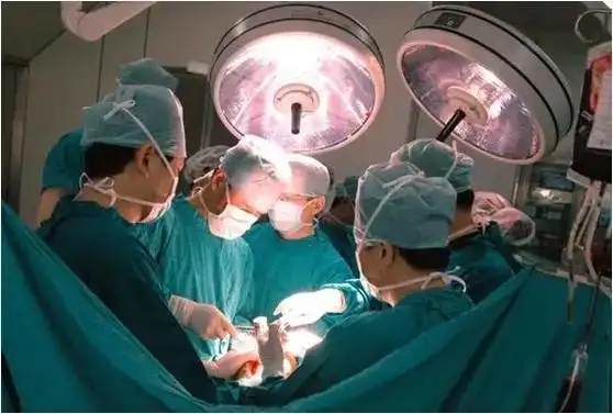 且伴随心慌,气紧,全身湿冷,血压下降……妇产科,输血科,麻醉科,手术室