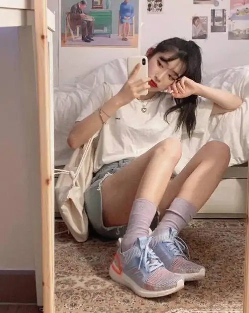 女生自拍拍照技巧12个自拍姿势学会拍照又瘦又好看