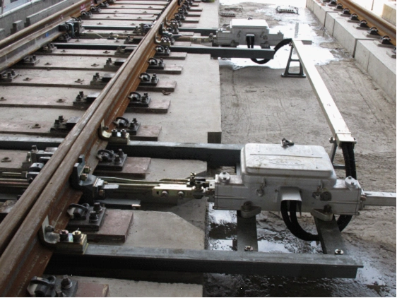 两台转辙机牵引