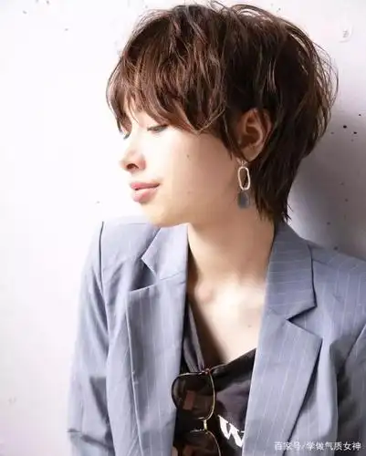 烫一烫更好看,"短发微卷"慵懒魅惑