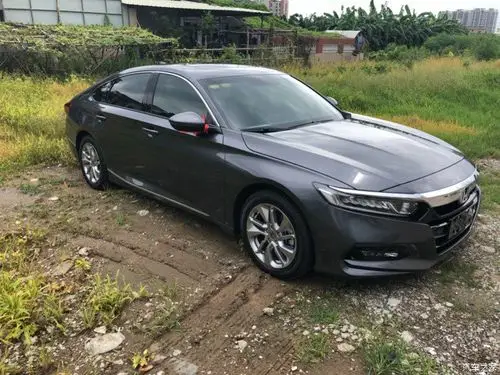 求十代雅阁太空银实车图片