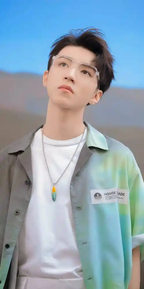 王俊凯被爆恋爱,绯闻女友居然是她!_王源_情况_实锤