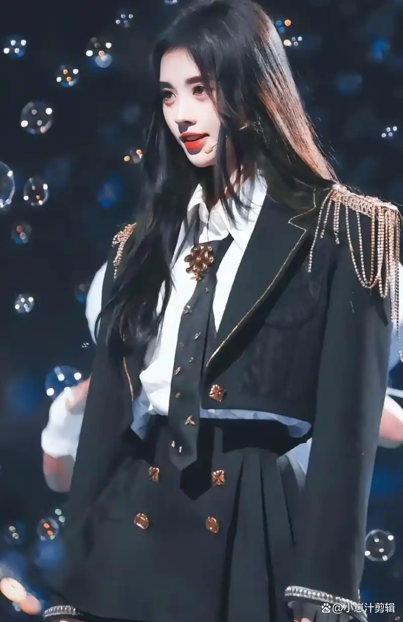 鞠婧祎出席王者八周年共创之夜,造型美到爆!