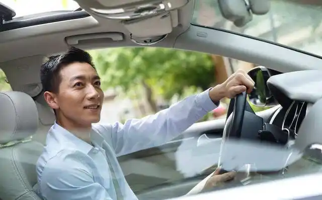 男人开车有这3个特征,大多都是老司机,看看你家老公中了几个?