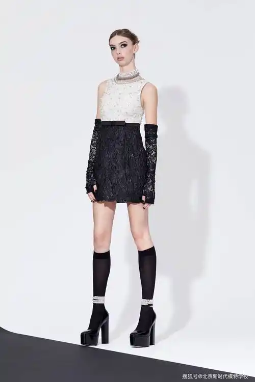 模特站姿训练_状态_自然_肩膀