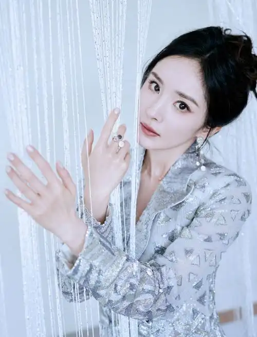 杨幂银色西装裙##内娱天选理想型