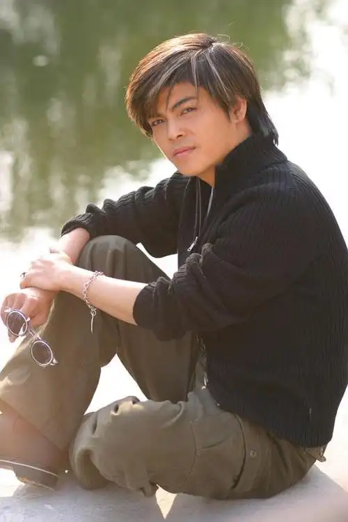 他2岁拍戏红透80年代因身高被拒收转行导演却消失在娱乐圈