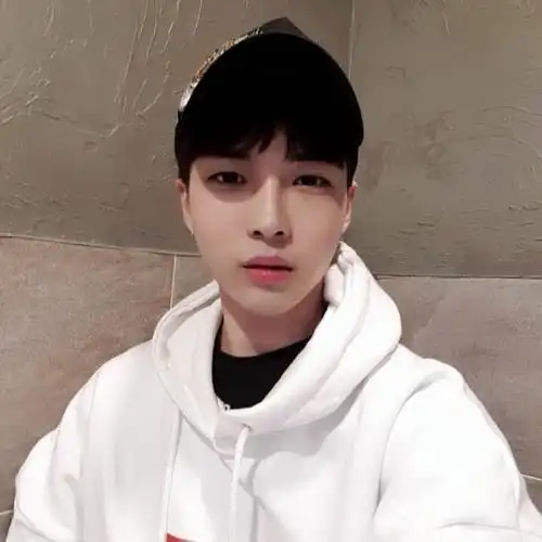 韩国小鲜肉真实帅哥照片帅哥头像无水印4