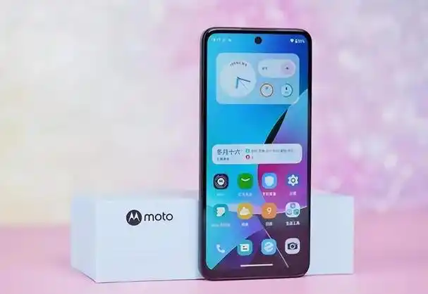 摩托罗拉一直以来都以其出色的技术和创新的设计在智能手机市场中占据
