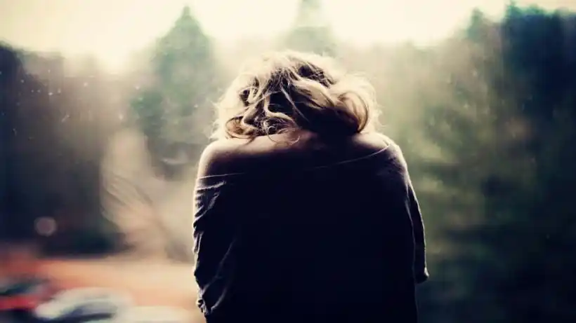 图片大全 人物图片 美丽女孩伤感背影图片 > 美丽女孩伤感背影图片 第