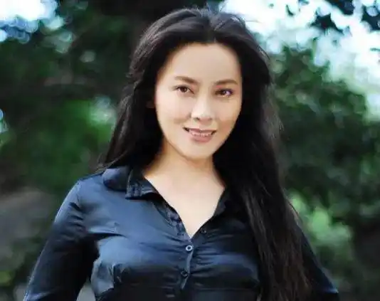 演员刘欣:婚礼父母不参加,和邵峰恩爱17年生一女,如今是否幸福_事业