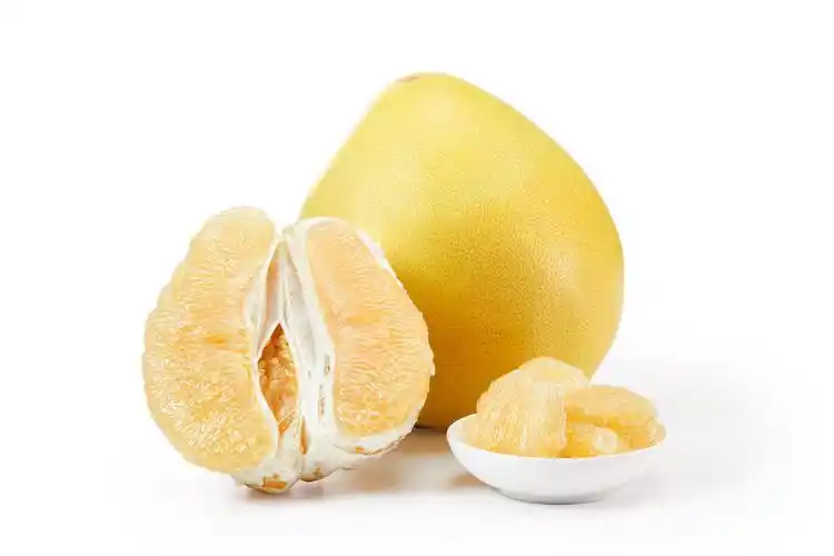 白底水果柚子几瓣柚子一盘柚子剥开柚子