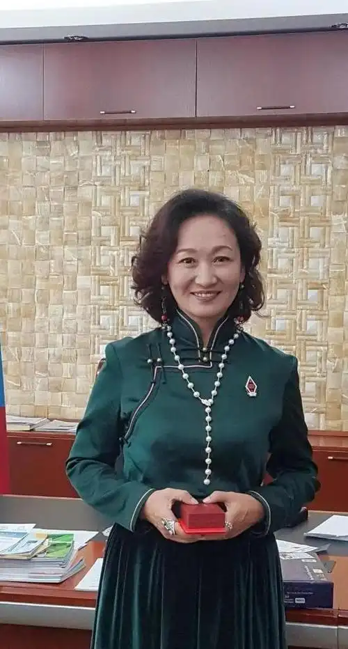 哈斯高娃近况,与腾格尔离婚后,一直没有再婚