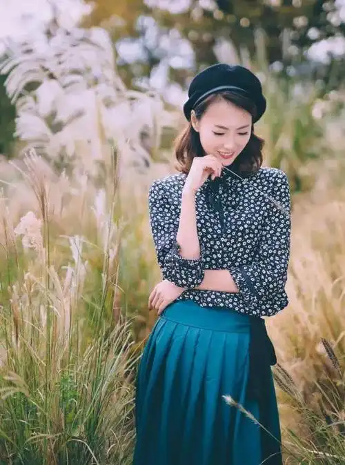 适合女生的8个拍照姿势简约好看拍照自然又漂亮