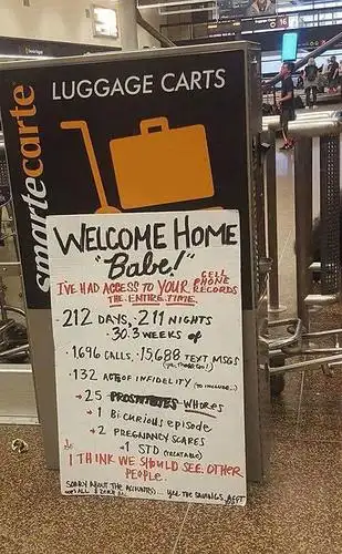 十个在机场看到可能会笑出来的幽默接机举牌