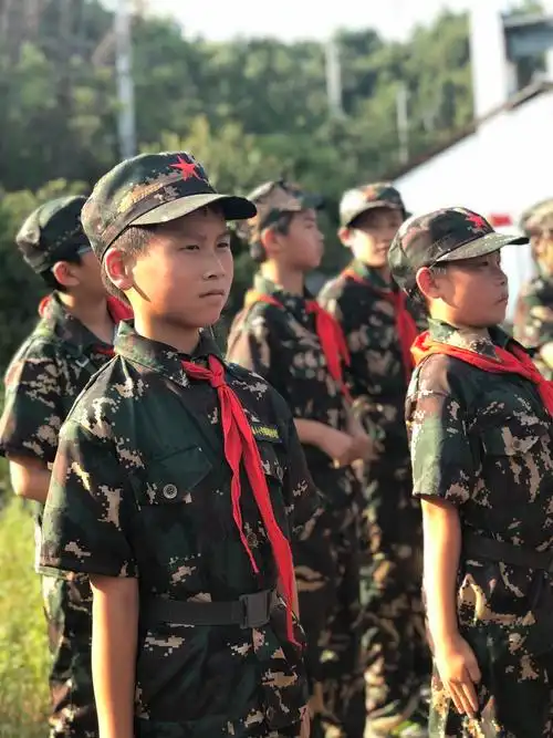 "加强国防教育,开展军事训练"麻车小学国防教育特训营.(副本)