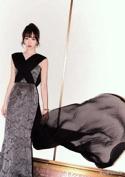 韩网评论宋茜漂亮变年轻了!她肤白貌美身材曼妙性感撩人