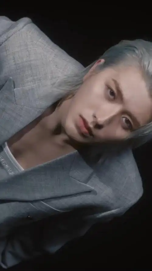 蔡徐坤染了银发梦回偶练##蔡徐坤转场变装