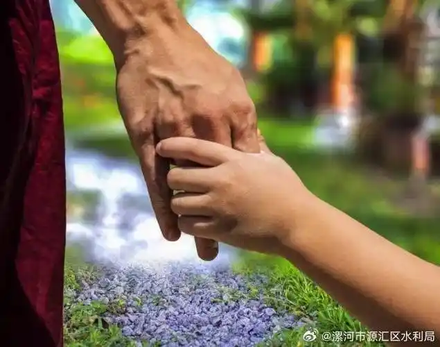 晒晒父亲的手#  从你一出生,就有一双宽厚,温暖的手掌,伴着你一路