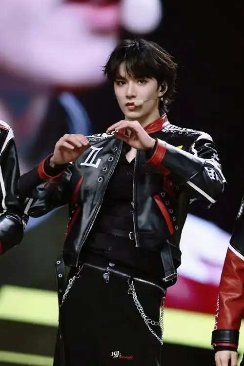 刘耀文舞蹈solo##时代少年团 灯牌