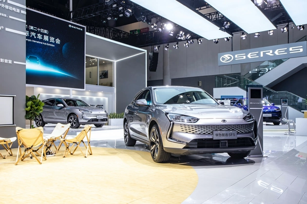 2021成都车展赛力斯华为智选sf5亮相