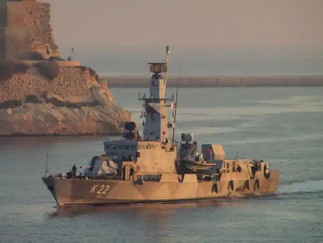 导弹艇:    中国隐身快艇群捍卫近海        常年建设"空潜快"