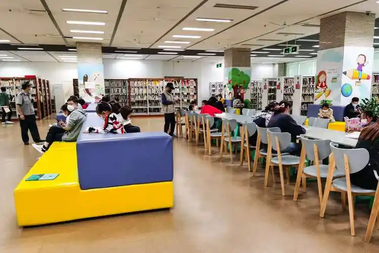 节日的南京图书馆