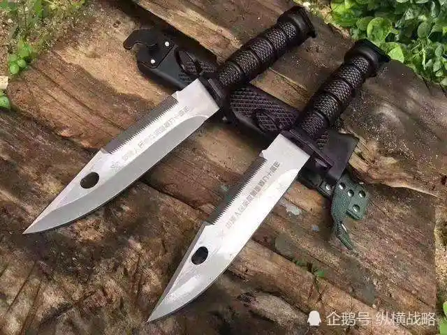 95式步枪上的利刃中国虎牙刺刀即使砍电线也不会触电