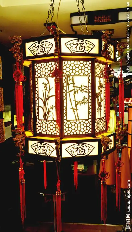 p data-id="gnbqm9ea97">北京宫灯,是北京久负盛名的特色传统手工艺