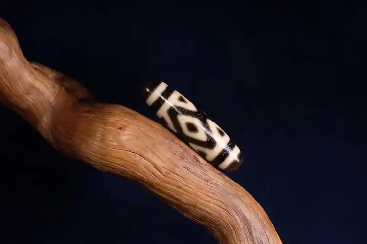 【6103】牙黄特殊金刚三眼天珠