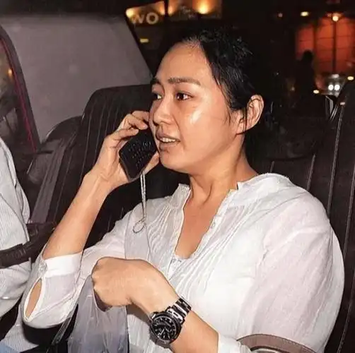 刘德华妻子朱丽倩:为爱躲藏了23年,46岁高龄产子,如今苦尽甘来