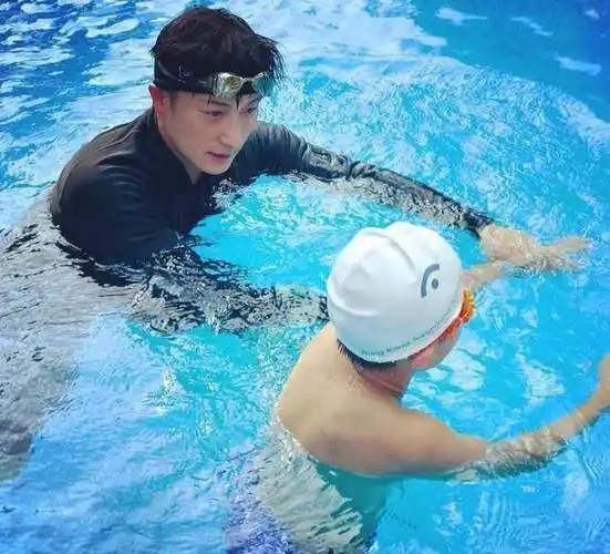 方力申游泳学校亏四十多万,直言不会再拿钱出来,传主动追求陈滢_星座