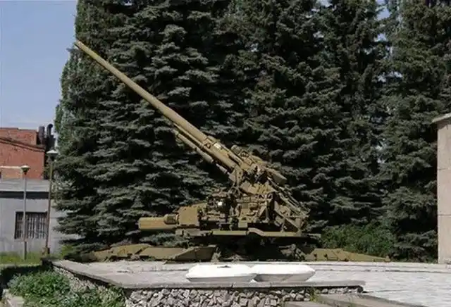 苏联km-52高射炮,发射152毫米炮弹,最终败给了导弹