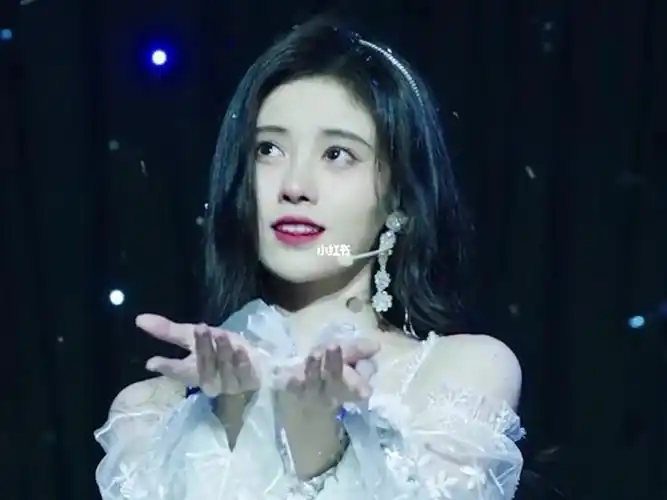 鞠婧祎绝美限定舞台冬日重温一下