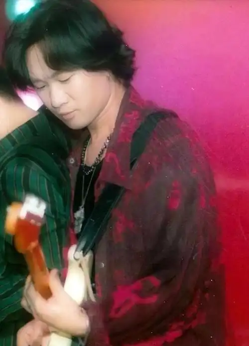 回到90年代,ai技术修复黄家驹的美拍图