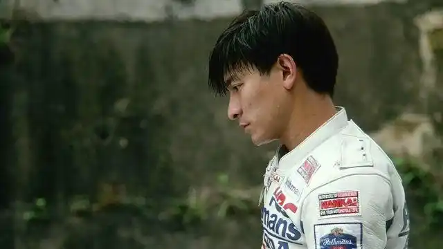 看完刘德华这部赛车电影后才发现骑摩托车的男人可以这么帅