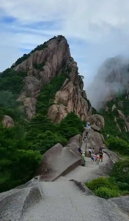 其它 黄山游记 写美篇  黄山位于安徽省南部黄山市境内,有72峰,主峰