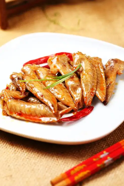 卤鸡翅尖,有点辣哦