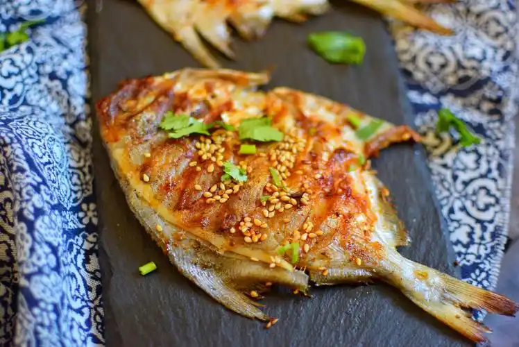 想吃烤鱼再也不用去烧烤店了自己做既实惠又卫生比红烧还好吃