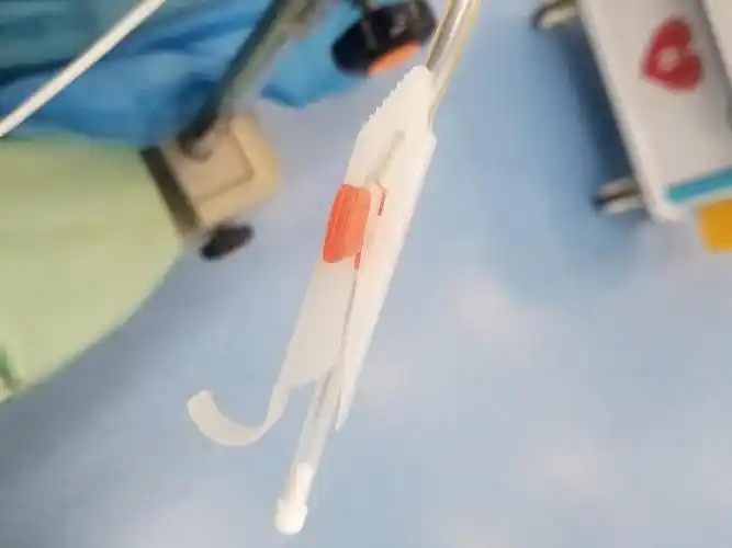 即将扎进来的大针头