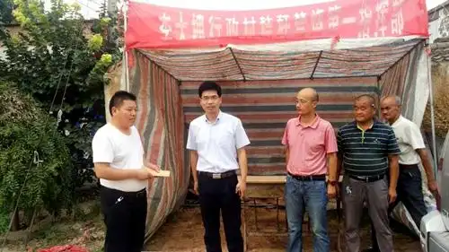 县质监局:深入帮扶村指导秸秆禁烧工作