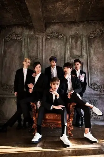 6人男团vav本月8日出道 新歌《under the moonlight》mv视觉美轮美奂