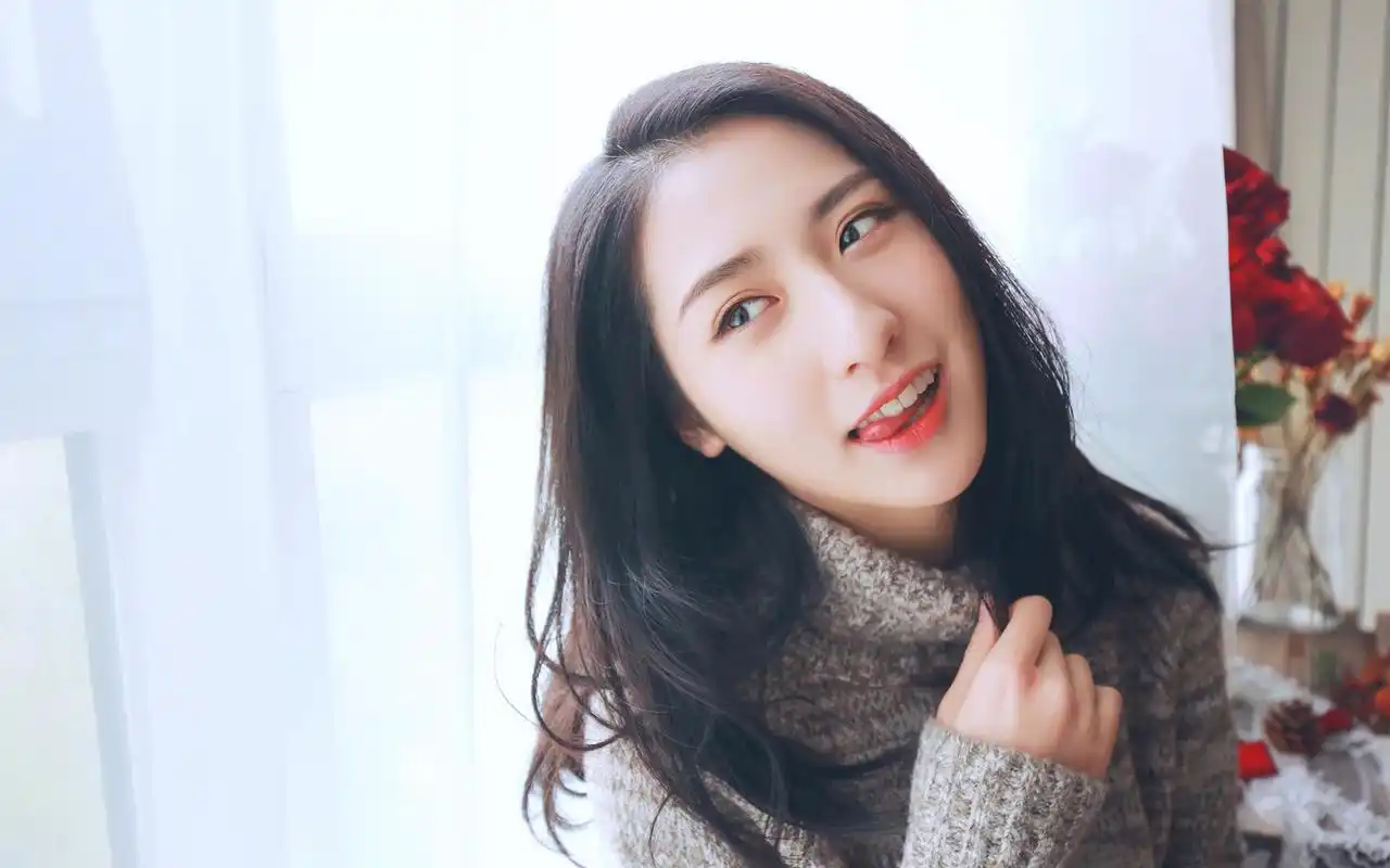 文艺少女活泼可爱桌面壁纸