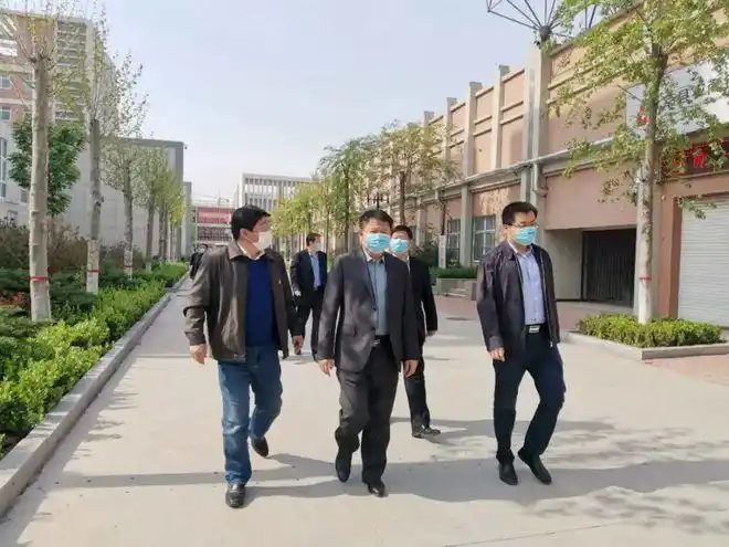 调研中,高志国一行先后到莘州中学,莘县二中进行调研,按照学生开学后