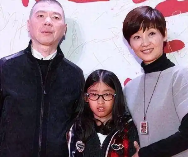 冯小刚曾表示,他最大的遗憾是没有自己的孩子.