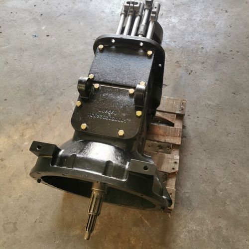 雷沃拖拉机tc03变速箱总成