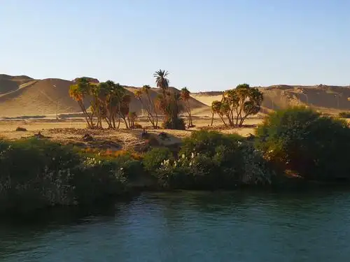 尼罗河两岸