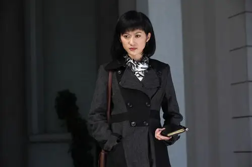 杨净如《暗花》剧照曝光 女记者形象酷似柴静