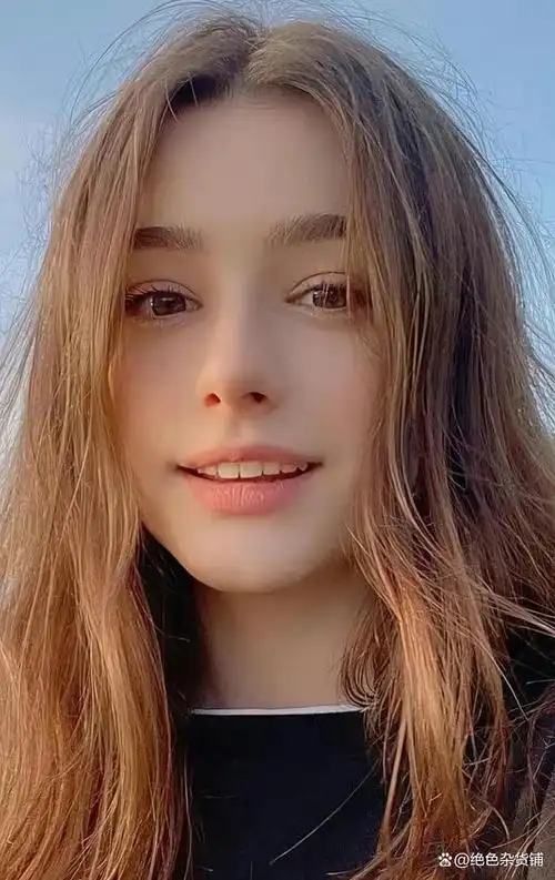 达莎·塔兰是一位来自俄罗斯的年轻模特,生于1999年12月10日,她被评为